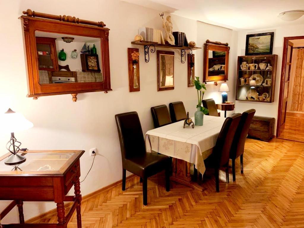 Villa Urbana, Old Town *