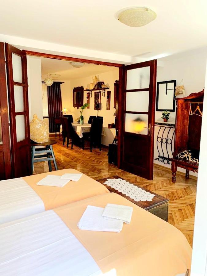 Urbana, Old Town Villa *