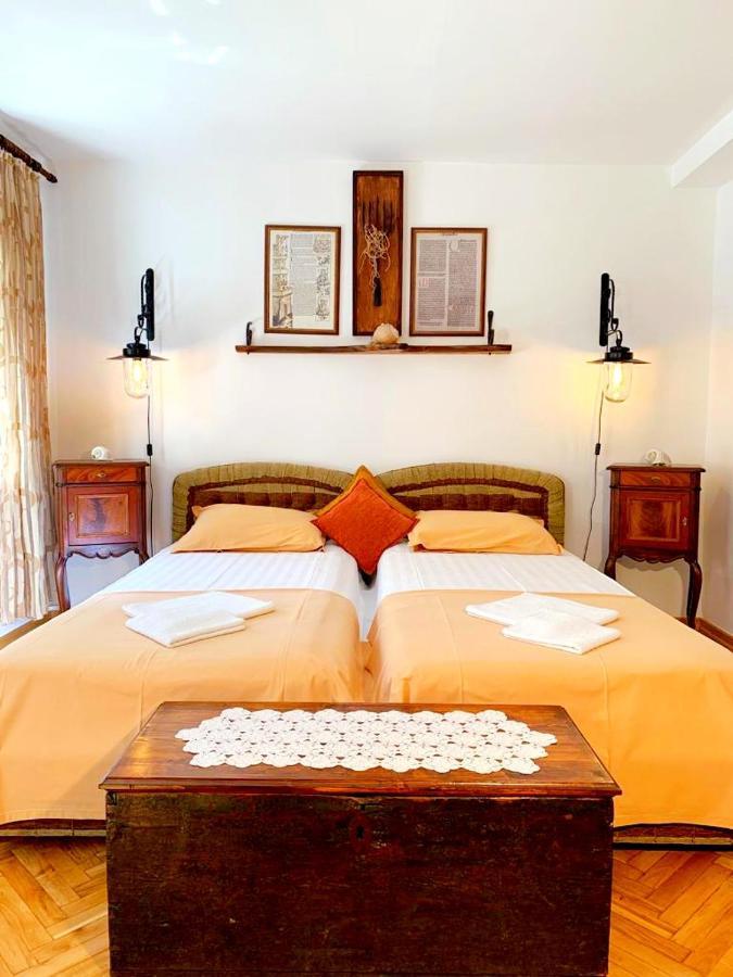 Urbana, Old Town Villa *